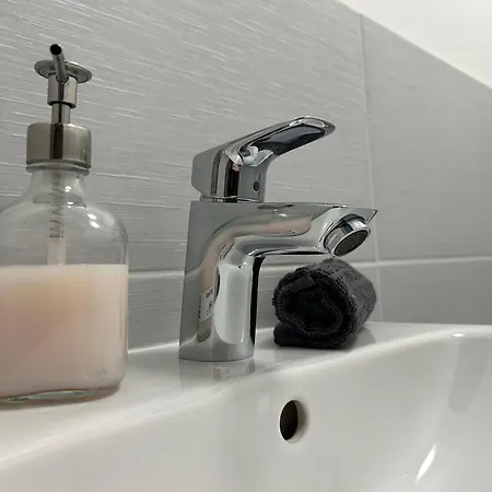 アパート Dingi 102 *