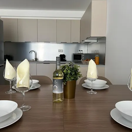 Dingi 102 アパート *